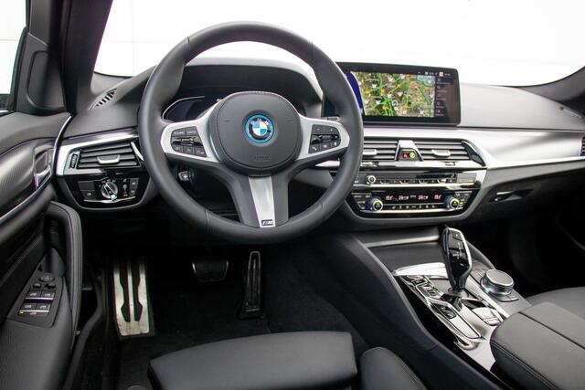 BMW 5-SERIE Touring 530e Business Edition Plus | M-Sport | Panoramadak elektrisch | Selections