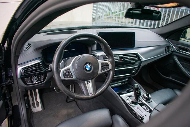 BMW 5-SERIE 530e High Executive M-sport PANO ACC Laser-LED Trekhaak Softclose 19" Keyless