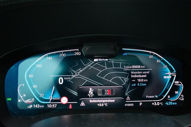 BMW 5-SERIE 530e High Executive M-sport PANO ACC Laser-LED Trekhaak Softclose 19" Keyless
