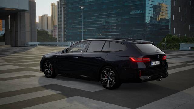 BMW 5-SERIE Touring 530e M Sport Automaat / Trekhaak / Adaptieve LED / Parking Assistant Plus / Comfort Access / Stoelventilatie / Driving Assistant Professional