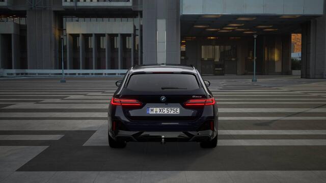 BMW 5-SERIE Touring 530e M Sport Automaat / Trekhaak / Adaptieve LED / Parking Assistant Plus / Comfort Access / Stoelventilatie / Driving Assistant Professional