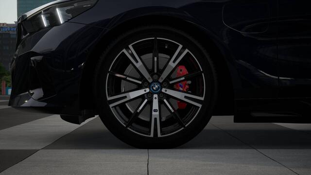 BMW 5-SERIE Touring 530e M Sport Automaat / Trekhaak / Adaptieve LED / Parking Assistant Plus / Comfort Access / Stoelventilatie / Driving Assistant Professional