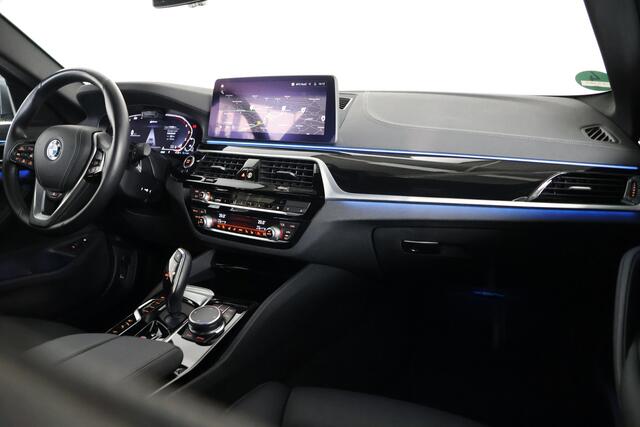 BMW 5-SERIE 530e xDrive Luxury Line / Opendak / Leder / Pilot assist / LED / HUD