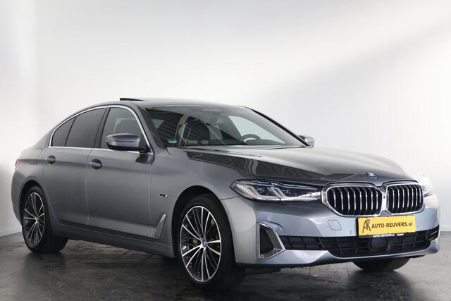 BMW 5-SERIE 530e xDrive Luxury Line / Opendak / Leder / Pilot assist / LED / HUD
