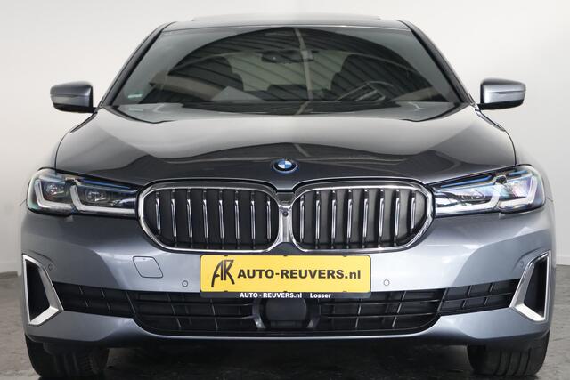 BMW 5-SERIE 530e xDrive Luxury Line / Opendak / Leder / Pilot assist / LED / HUD