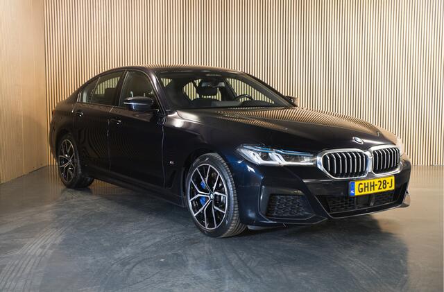 BMW 5-SERIE 545e xDrive High Executive M-Sport - Haman Kardon premium audio - Stoel/Stuurverwarming - Apple Carplay/Android Auto