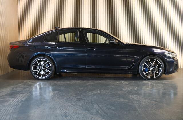 BMW 5-SERIE 545e xDrive High Executive M-Sport - Haman Kardon premium audio - Stoel/Stuurverwarming - Apple Carplay/Android Auto