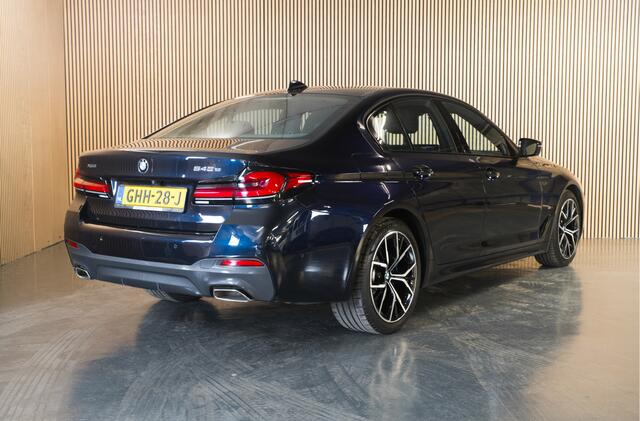 BMW 5-SERIE 545e xDrive High Executive M-Sport - Haman Kardon premium audio - Stoel/Stuurverwarming - Apple Carplay/Android Auto