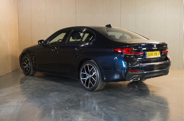 BMW 5-SERIE 545e xDrive High Executive M-Sport - Haman Kardon premium audio - Stoel/Stuurverwarming - Apple Carplay/Android Auto