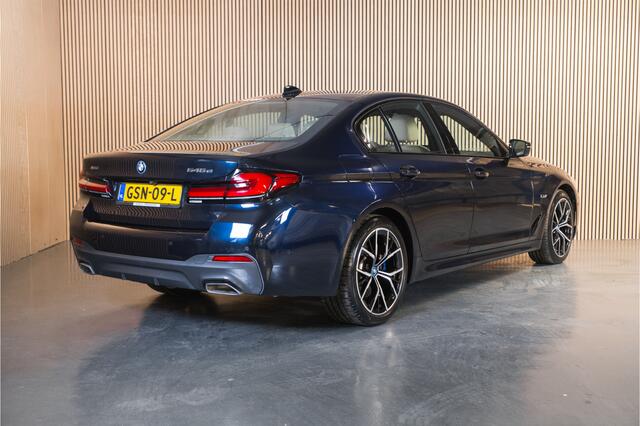BMW 5-SERIE 545e xDrive High Executive M- Sport - Stoel/Stuurverwarming - Stoelventilatie - Apple Carplay/Android auto