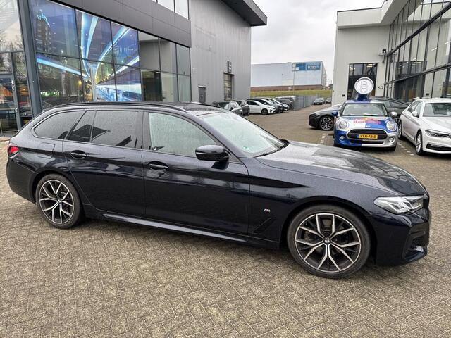 BMW 5-SERIE Touring 520i M-Sport | Panorama | Laser | 19" | Camera