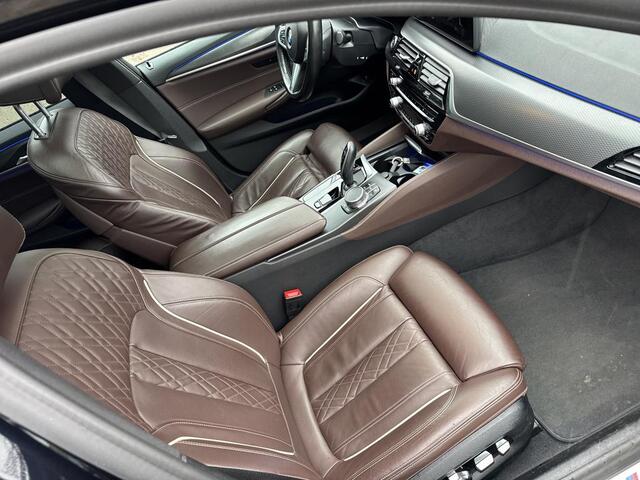 BMW 5-SERIE Touring 520i M-Sport | Panorama | Laser | 19" | Camera