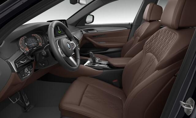 BMW 5-SERIE Touring 520i M-Sport | Panorama | Laser | 19" | Camera