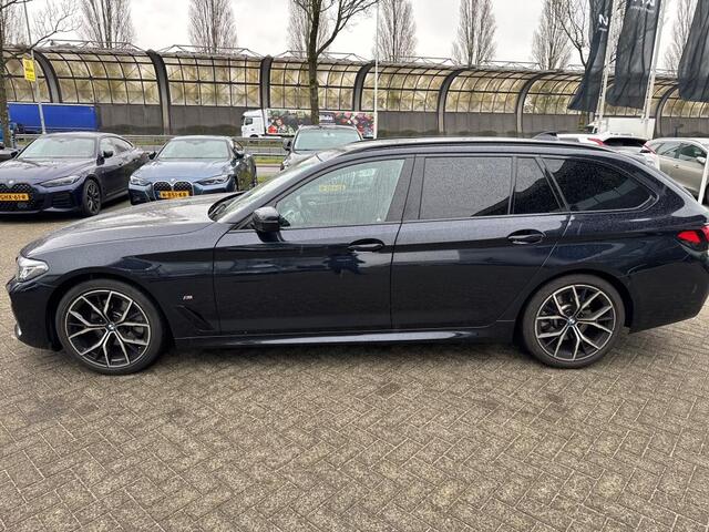 BMW 5-SERIE Touring 520i M-Sport | Panorama | Laser | 19" | Camera