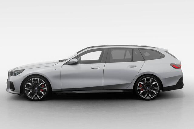 BMW 5-SERIE Touring 520i | M Sport Pro | Innovation Pack | Travel Pack | Glazen Panoramadak