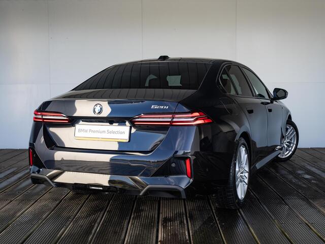 BMW 5-SERIE Sedan 520i | M Sportpakket | Innovation Pack | Travel Pack
