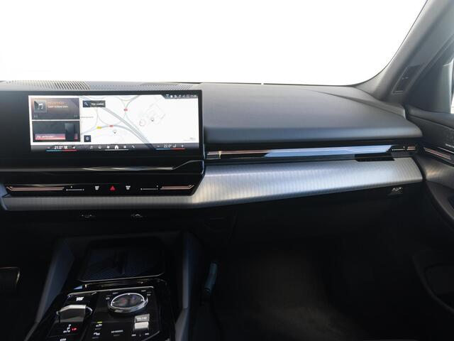 BMW 5-SERIE Sedan 520i | M Sportpakket | Innovation Pack | Travel Pack