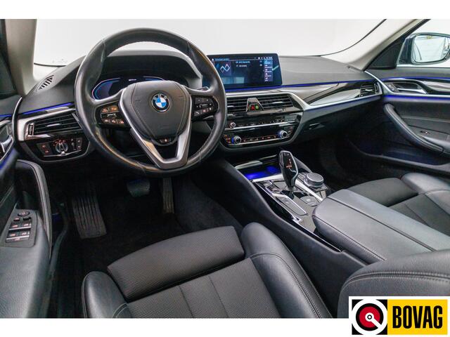 BMW 5-SERIE 530e iPerformance High Executive 292 PK Adaptive cruise, Stoel-stuurverwarming, Sfeerverl, Navigatie, Shadowline