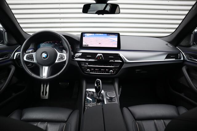 BMW 5-SERIE Touring 530i xDrive M-Sport High Executive Harman Kardon / Trekhaak / 360 Camera / Adaptieve Cruise