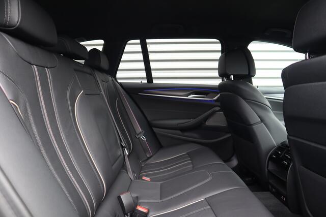 BMW 5-SERIE Touring 530i xDrive M-Sport High Executive Harman Kardon / Trekhaak / 360 Camera / Adaptieve Cruise