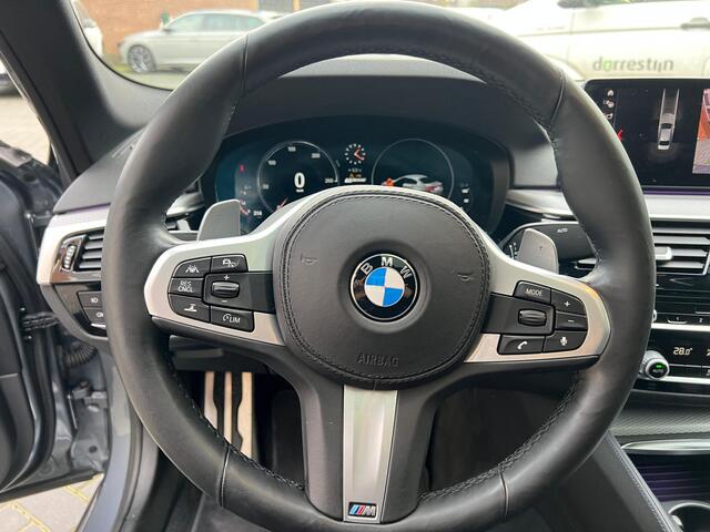 BMW 5-SERIE 530e iPerformance Executive | M-Pakket | Schuifdak | Camera | Dealer Onderhouden | NL-Auto |