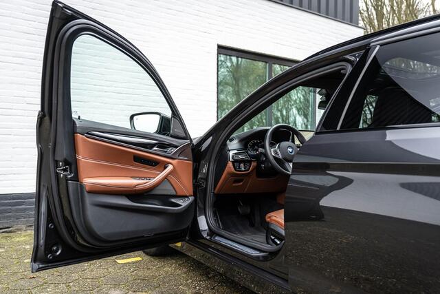 BMW 5-SERIE Touring 530e xDrive Luxury Line 4-Wielbesturing NWPR 105K