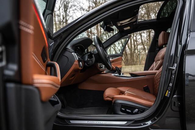 BMW 5-SERIE Touring 530e xDrive Luxury Line 4-Wielbesturing NWPR 105K
