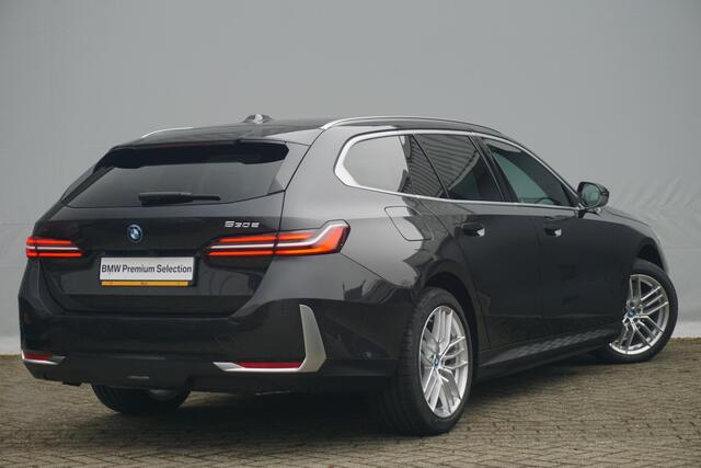 BMW 5-SERIE Touring 530e Innovation / Stoelverwarming / Trekhaak / Comfort Acces / Driving Assistant