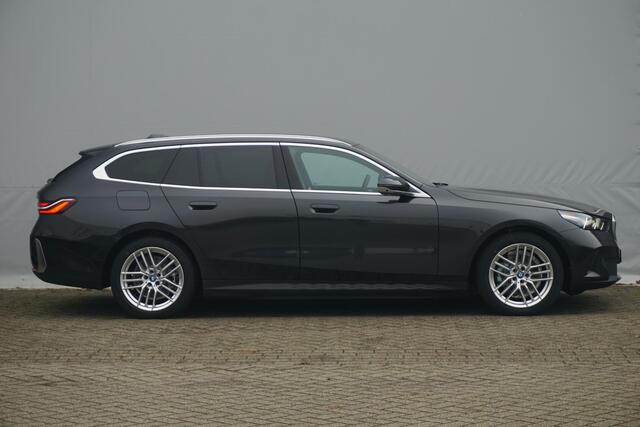 BMW 5-SERIE Touring 530e Innovation / Stoelverwarming / Trekhaak / Comfort Acces / Driving Assistant
