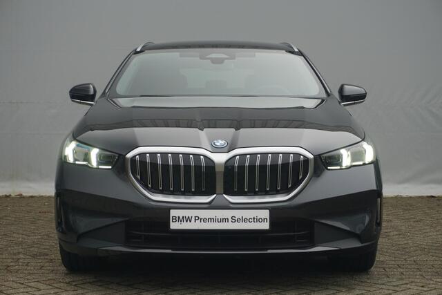 BMW 5-SERIE Touring 530e Innovation / Stoelverwarming / Trekhaak / Comfort Acces / Driving Assistant