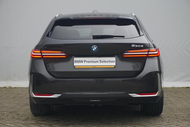 BMW 5-SERIE Touring 530e Innovation / Stoelverwarming / Trekhaak / Comfort Acces / Driving Assistant