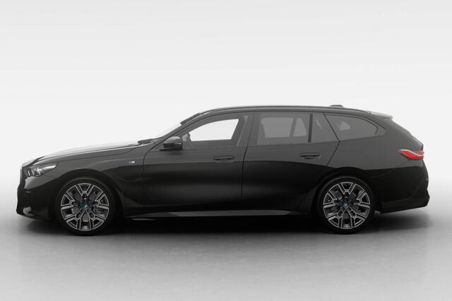 BMW 5-SERIE Touring 530e M Sport Edition | Travel Pack | Comfort Pack | Elektrisch wegklapbare trekhaak