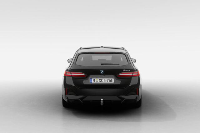 BMW 5-SERIE Touring 530e M Sport Edition | Travel Pack | Comfort Pack | Elektrisch wegklapbare trekhaak