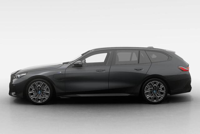 BMW 5-SERIE Touring 530e M Sport Edition | Travel Pack | Comfort Pack | Elektrisch wegklapbare trekhaak