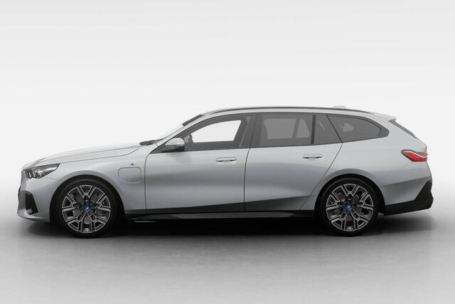 BMW 5-SERIE Touring 530e M Sport Edition | Travel Pack | Comfort Pack | Elektrisch wegklapbare trekhaak