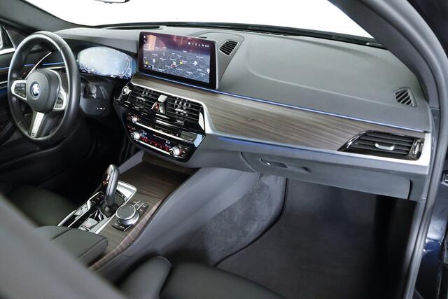 BMW 5-SERIE 545e xDrive M-Sport / Leder / Navi / Carplay / DAB / Harman Kardon