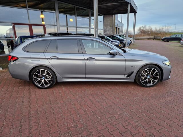 BMW 5-SERIE Touring 530e Business Edition Plus Hybrid | ECC | STOELVERW | LEER | CAMERA | PANO | ELEKTR. TREKHAAK | NAVI