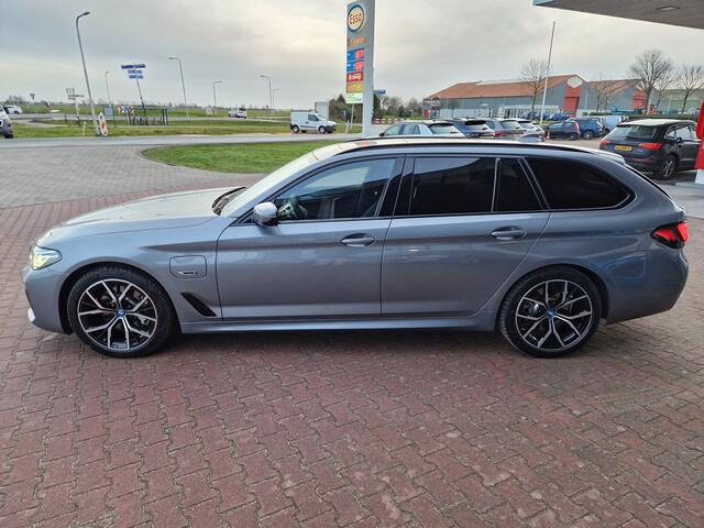 BMW 5-SERIE Touring 530e Business Edition Plus Hybrid | ECC | STOELVERW | LEER | CAMERA | PANO | ELEKTR. TREKHAAK | NAVI