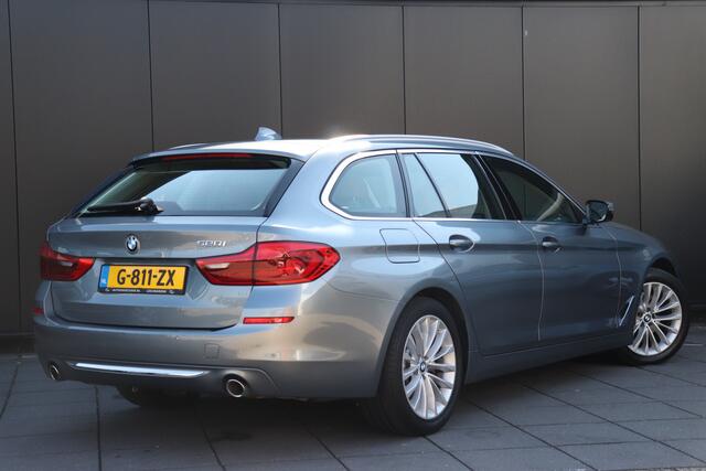 BMW 5-SERIE Touring 520i High Executive Edition | LEDER | MEMORY | PANO | STOELVERWARMING | HEAD-UP | VIRTUAL COCKPIT | PDC | CRUISE | NAVI | TREKHAAK |