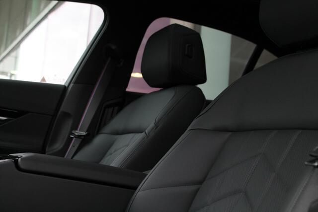 BMW 5-SERIE 530e M Sport Automaat / Panoramadak / Trekhaak / Parking Assistant Professional / Bowers & Wilkins / Comfort Access / Adaptieve LED / Stoelventilatie