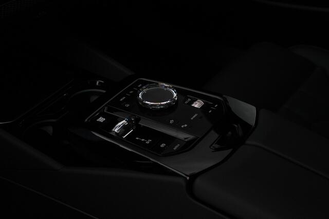 BMW 5-SERIE 530e M Sport Automaat / Panoramadak / Trekhaak / Parking Assistant Professional / Bowers & Wilkins / Comfort Access / Adaptieve LED / Stoelventilatie