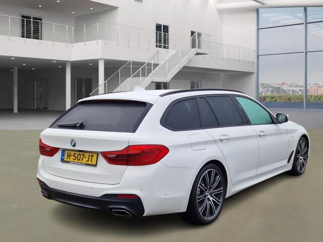 BMW 5-SERIE Touring 520i M-Sport High Executive HUD Dak Leer Trekhaak Edition M-pakket