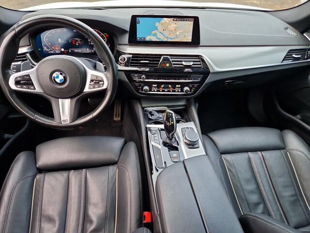 BMW 5-SERIE Touring 520i M-Sport High Executive HUD Dak Leer Trekhaak Edition M-pakket