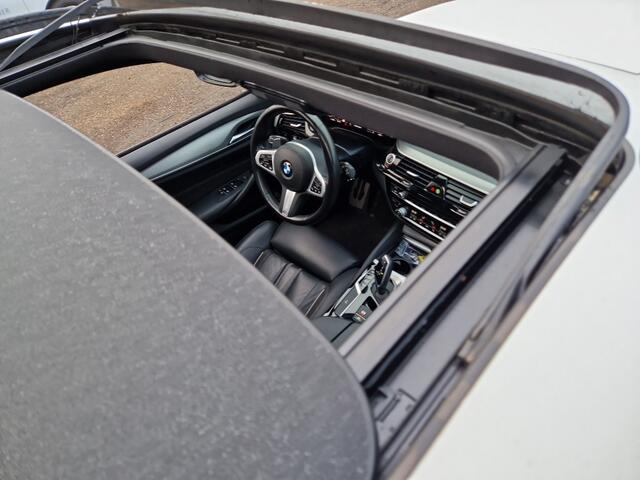 BMW 5-SERIE Touring 520i M-Sport High Executive HUD Dak Leer Trekhaak Edition M-pakket