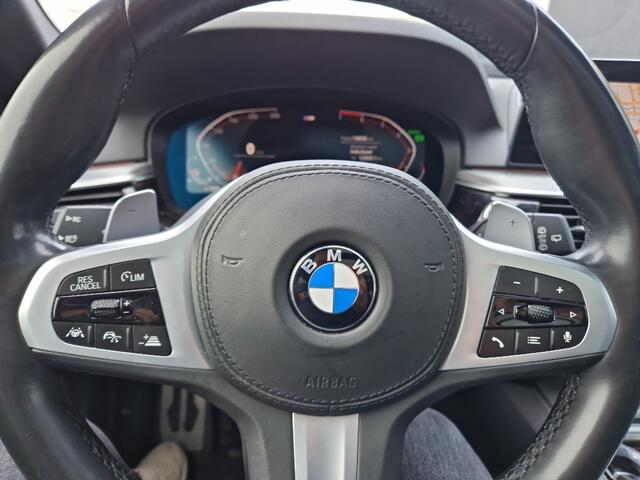 BMW 5-SERIE Touring 520i M-Sport High Executive HUD Dak Leer Trekhaak Edition M-pakket