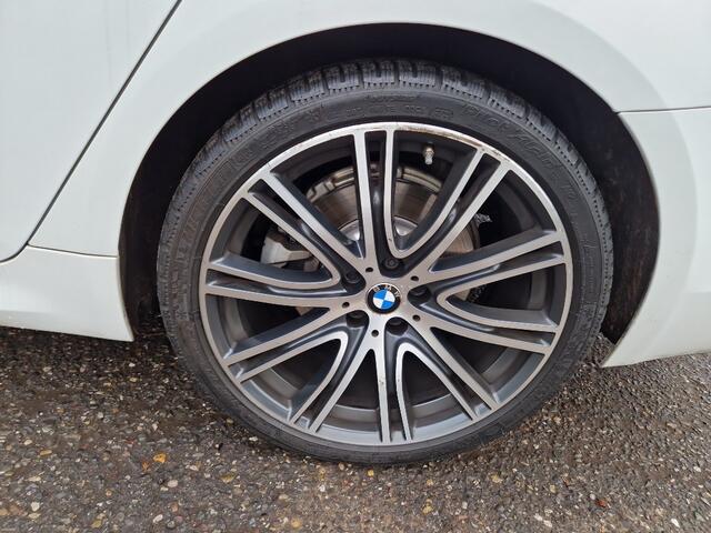 BMW 5-SERIE Touring 520i M-Sport High Executive HUD Dak Leer Trekhaak Edition M-pakket