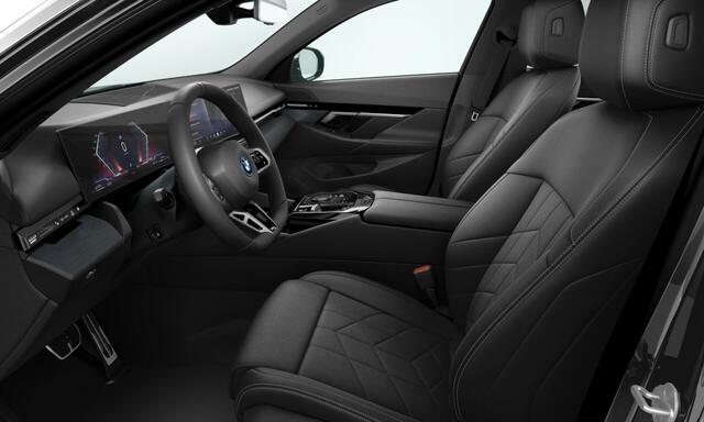 BMW 5-SERIE Touring 530e | M-Sport | 20'' | Driv. Plus | Camera | Trekhaak | Elek. stoel. + ventilatie | Comf. Acc. | Getint glas | Stoelverw. voor/achter