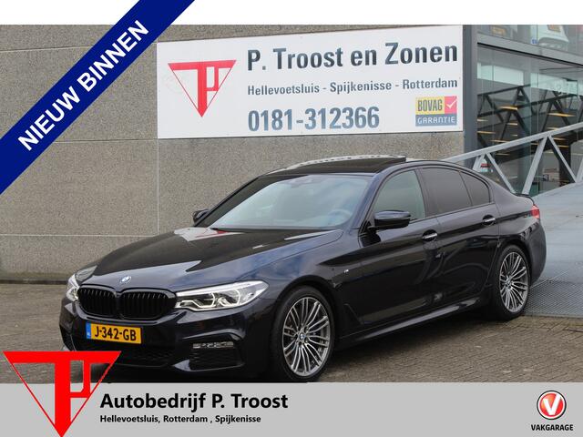 BMW 5-SERIE 540i High Executive Automaat M pakket Schuifkanteldak/Keyless/Elektrisch verstelbare stoelen met geheugen/Sfeerverlichting/Navigatie/Climate control/Cruise control/Stoelverwarming/Achteruitrijcamera/LED koplampen.