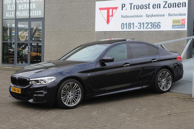 BMW 5-SERIE 540i High Executive Automaat M pakket Schuifkanteldak/Keyless/Elektrisch verstelbare stoelen met geheugen/Sfeerverlichting/Navigatie/Climate control/Cruise control/Stoelverwarming/Achteruitrijcamera/LED koplampen.