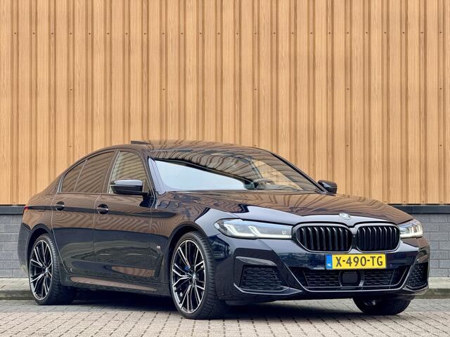 BMW 5-SERIE 545e xDrive High Executive | M Pakket | Harman & Kardon | Schuif / Kanteldak | Softclose | Leder | Head-Up Display | Stoelventilatie | BMW Laser Light | Elektrische Stoelen + Geheugen |
